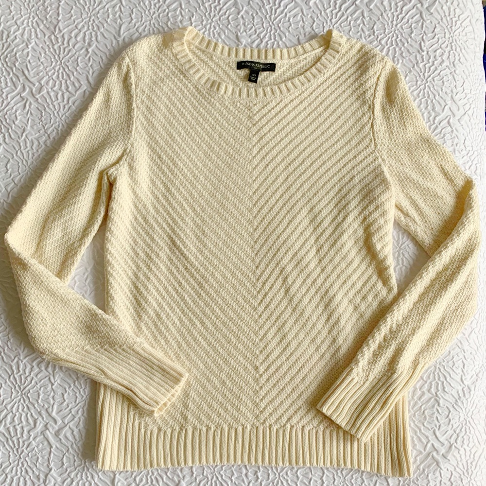 BNWOT Banana Republic cable knit cream sweater!